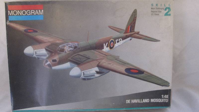 lot 85 image: Model airplane de Havilland Mosquito