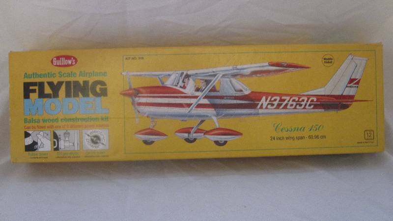 lot 88 image: Model airplane Guillows Cessna 450