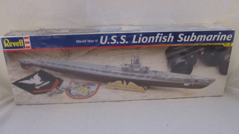 lot 90 image: Revell Model  WWII USS Lionfish Submarine