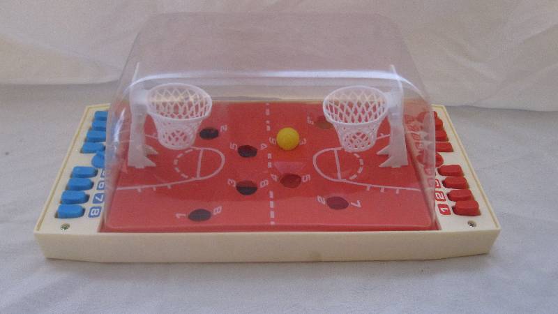 lot 92 image: Vintage basketball game