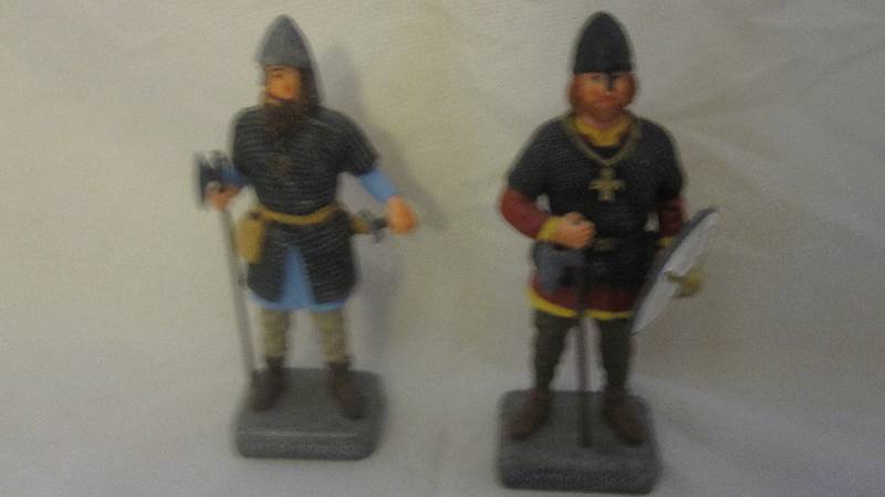 lot 106 image: 2 collectible Norwegian Bunad figures