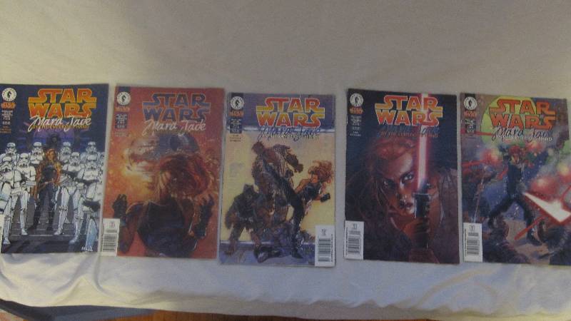 lot 114 image: 5 Dark Horse Star Wars Comic Books