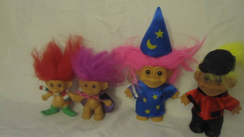 lot 118 image: Troll Doll lot