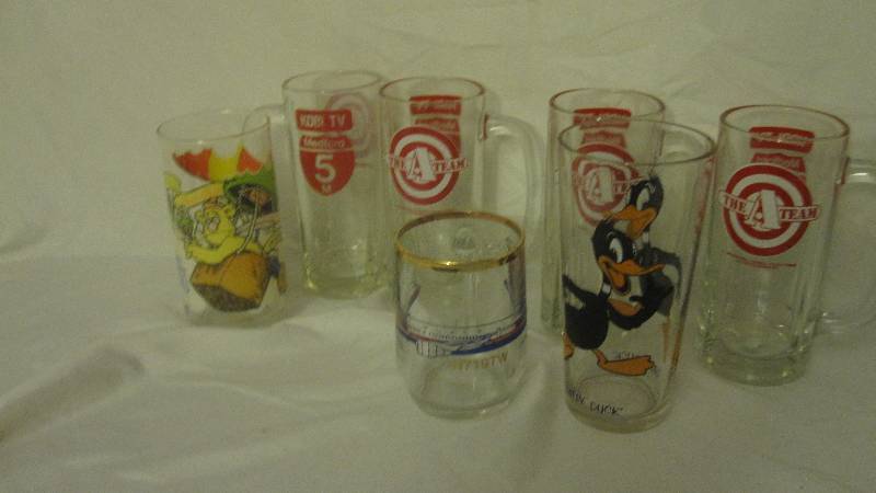 lot 123 image: Vintage collectible glasses and mugs