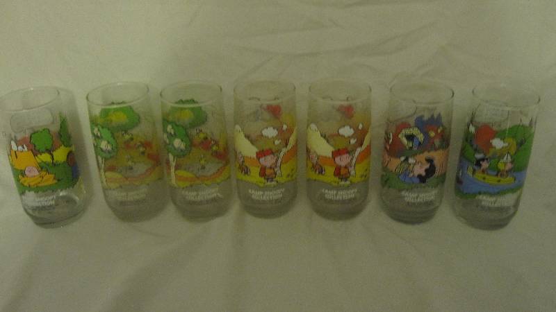 lot 124 image: Set of 7 Vintage Camp Snoopy glasses