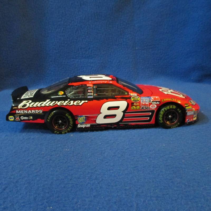 lot 9 image: Dale Jr 05 #8 Budweiser 3 Doors Down
