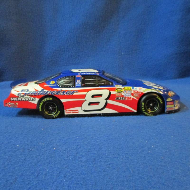 lot 15 image: Dale Jr 07 #8 Budweiser Stars & Stripes