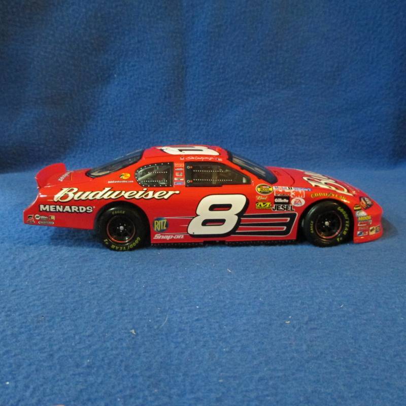 lot 44 image: Dale Jr 06 #8 Budweiser