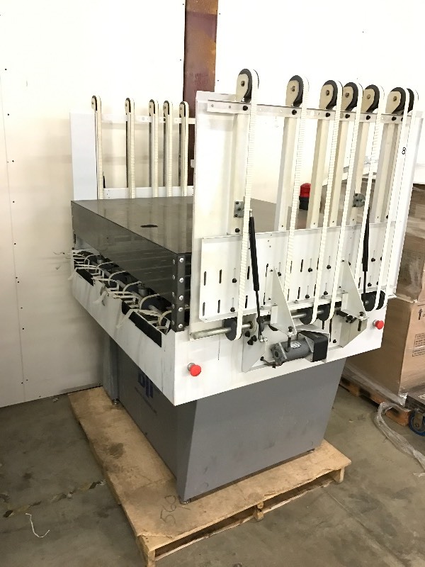 Sheet stock conveyor