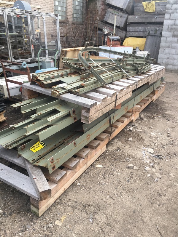 Large lot of track conveyor