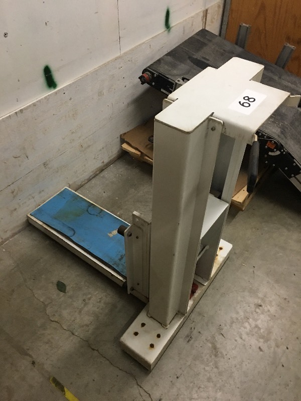 Some sort of cart ()