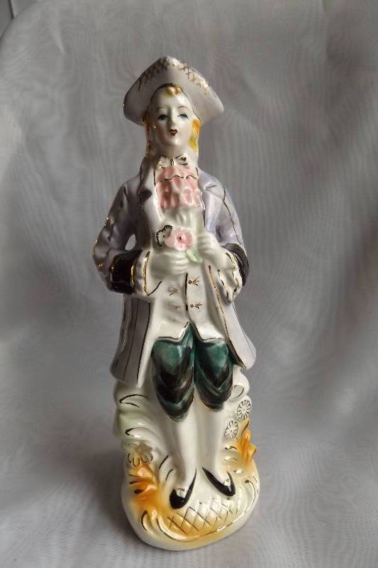Ucagco Ceramic Couple