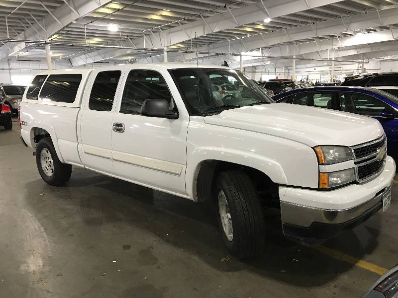 lot 2 image: 2006 Chevrolet Silverado 1500 LS 4x4