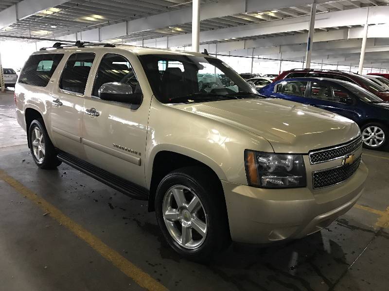 lot 15 image: 2007 Chevrolet Suburban LTZ 4x4