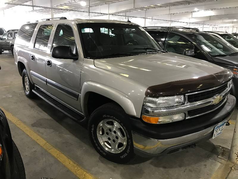 lot 23 image: 2005 Chevrolet Suburban 4x4