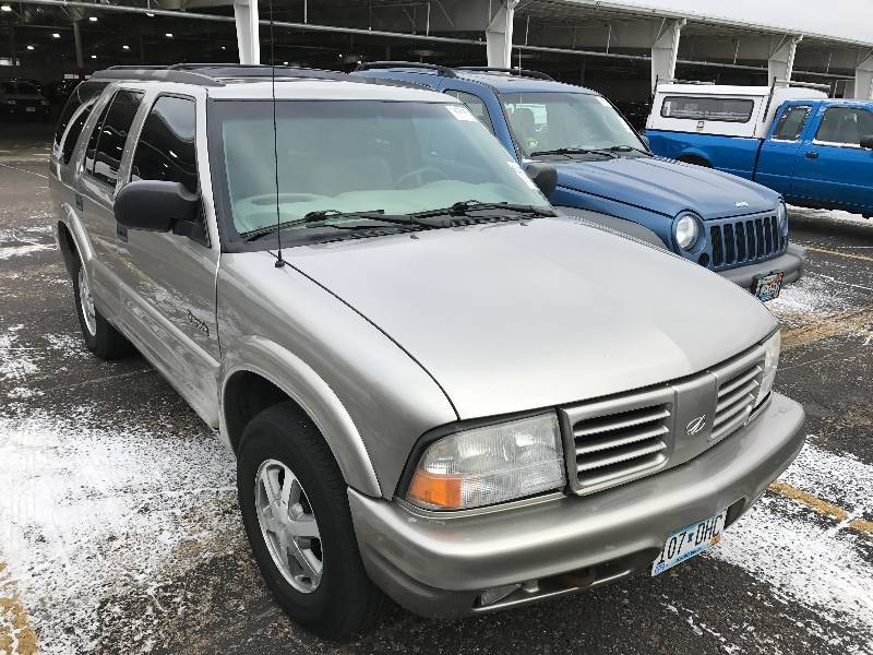 lot 24 image: 2000 Oldsmobile Bravada Smartrak