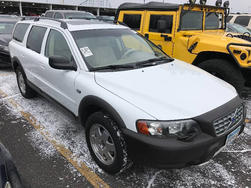 lot 28 image: 2004 Volvo XC 70 AWD