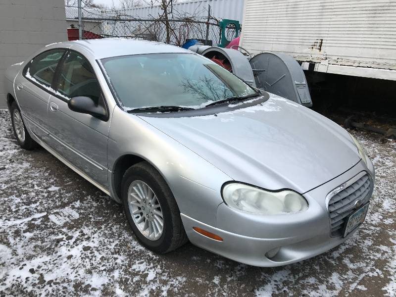 lot 33 image: 2003 Chrysler Concorde LX