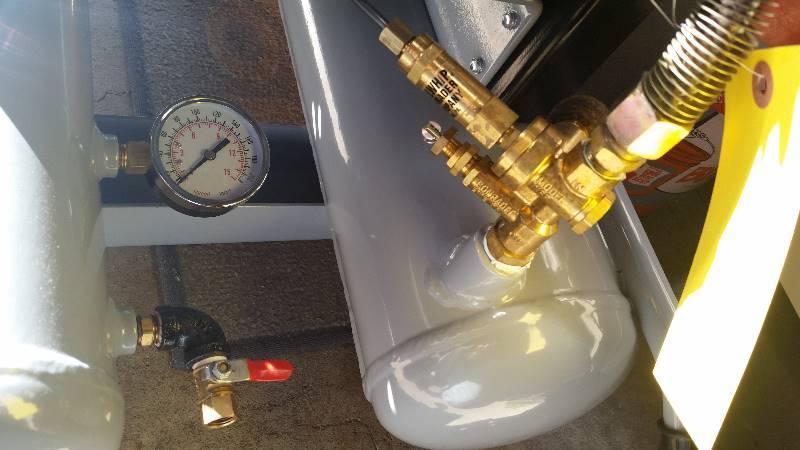 lot 2 image: Contractor Jobsite Air Compressor