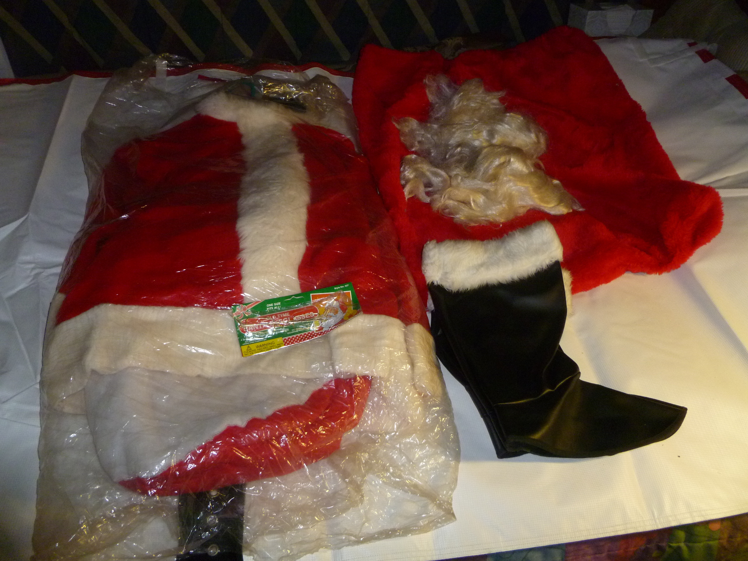 lot 7 image: Santa Suit