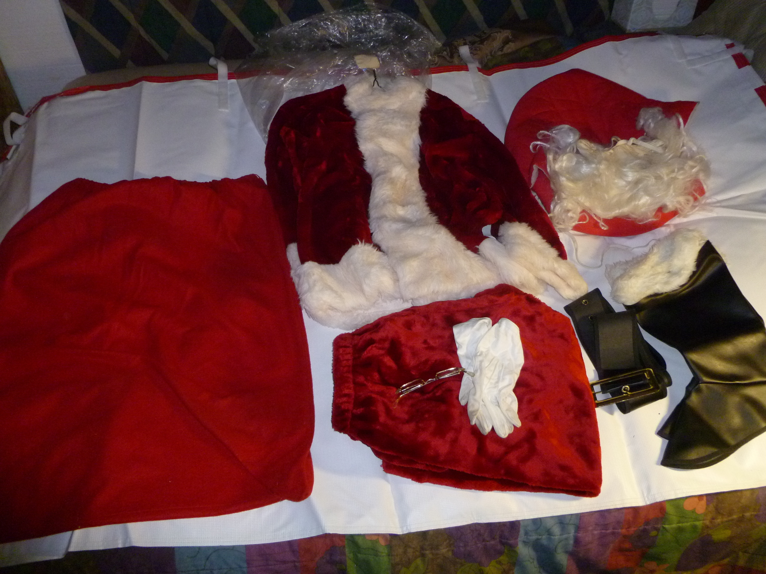 lot 8 image: Santa Suit