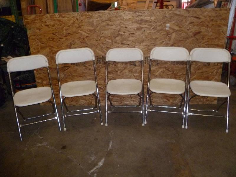 lot 23 image: Folding Chairs