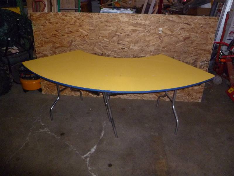 lot 34 image: Table