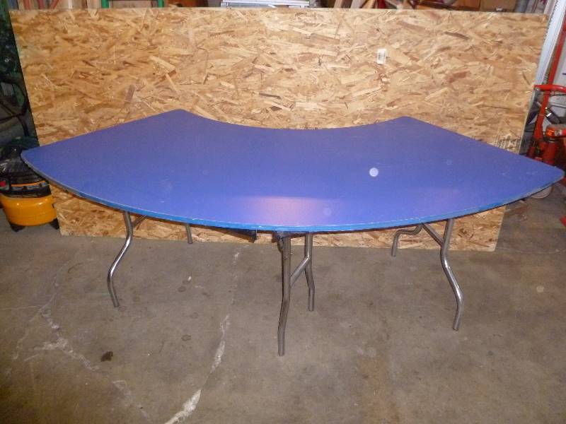 lot 35 image: Table