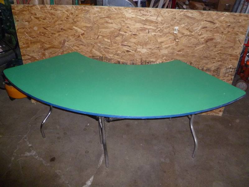 lot 36 image: Table