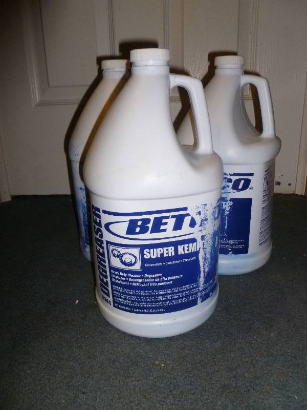 lot 54 image: Janitorial Cleaning Chemicals