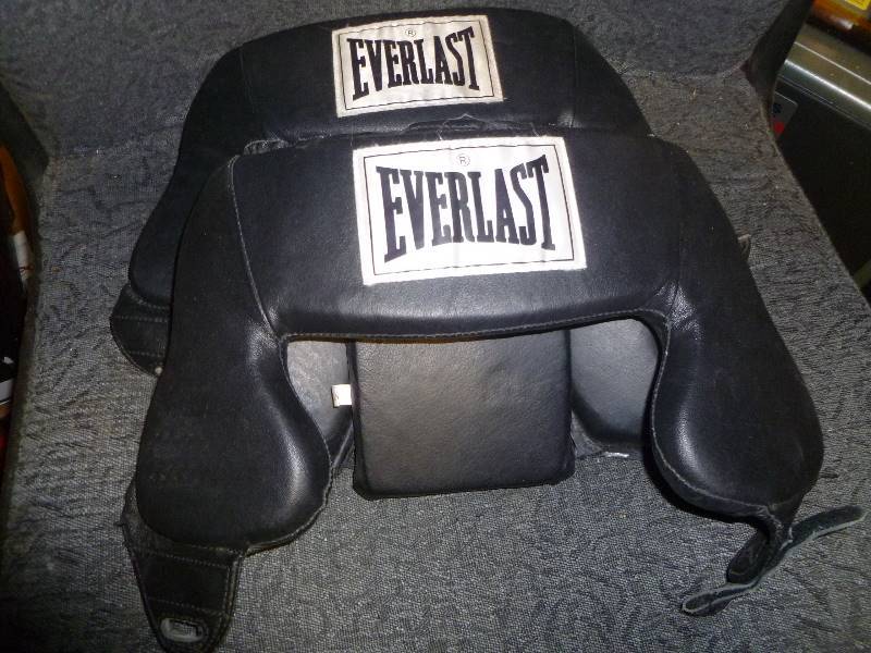 lot 70 image: Everlast Head Gear