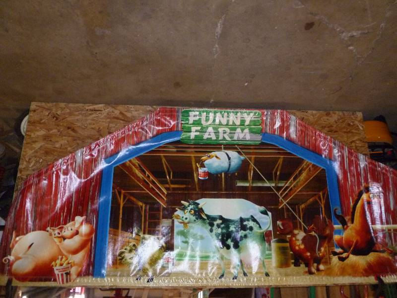 lot 87 image: Bounce House Front Themed Panel