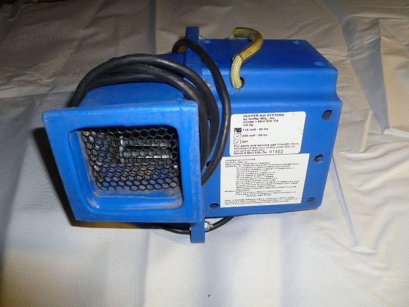 lot 105 image: Bouncer Inflatable BLOWER