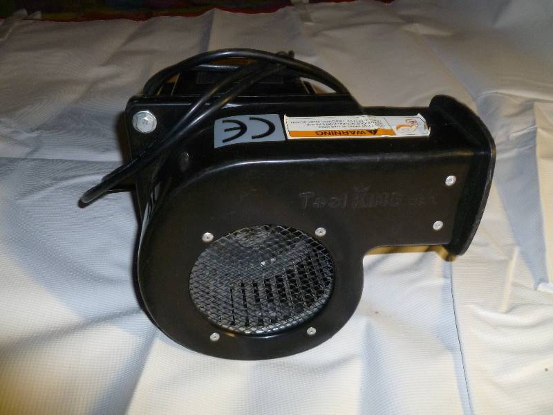 lot 107 image: Bouncer Inflatable BLOWER