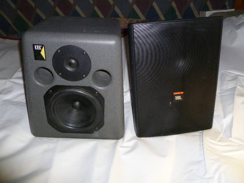 lot 113 image: 2 Speakers
