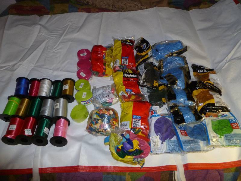 lot 128 image: Box of Balloons, Ribbons & Streamers