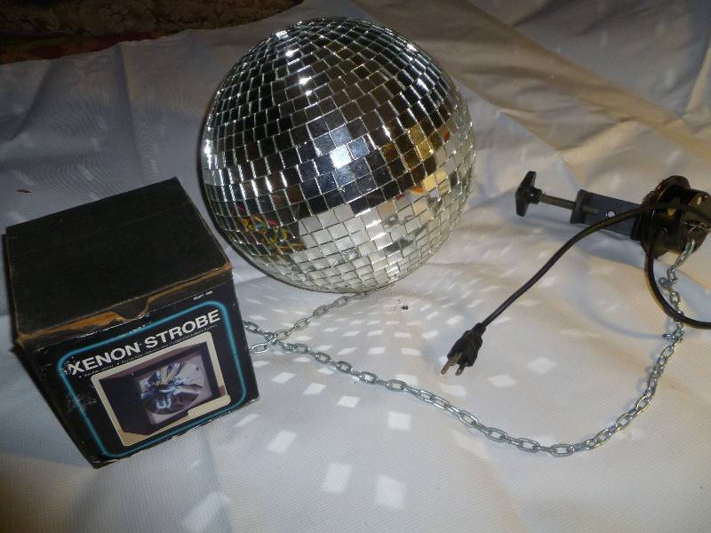 lot 127 image: 12 Disco Ball & Strobe Light