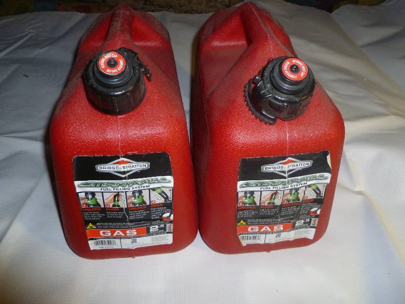 lot 137 image: 2 NEW Gas Cans