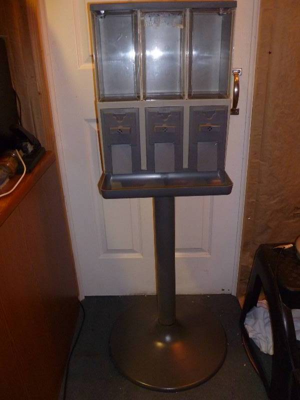 lot 136 image: Candy Machine