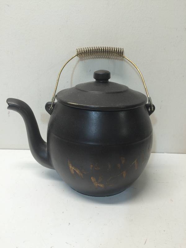lot 4 image: Vintage McCoy Teapot Cookie Jar