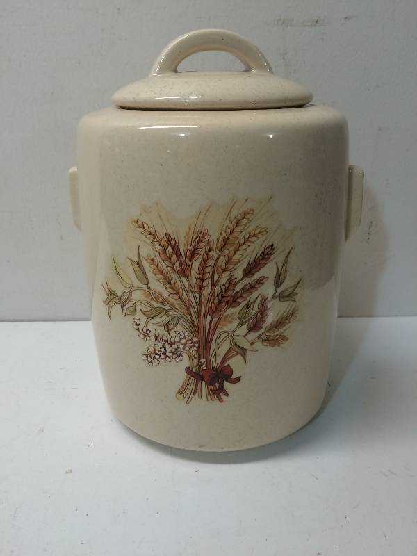 lot 7 image: McCoy Cream Cookie Jar