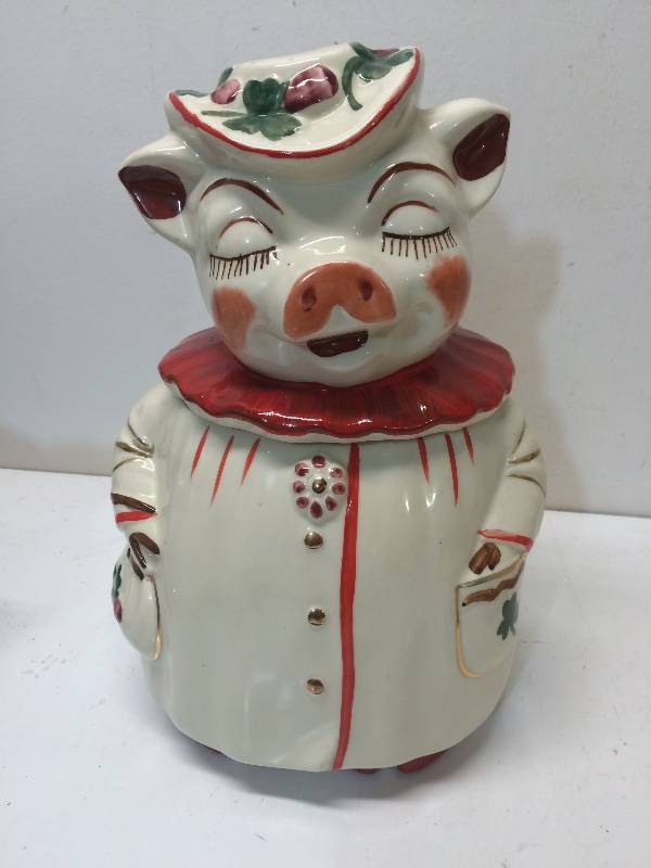 lot 8 image: Vintage Shawnee Winnie Cookie