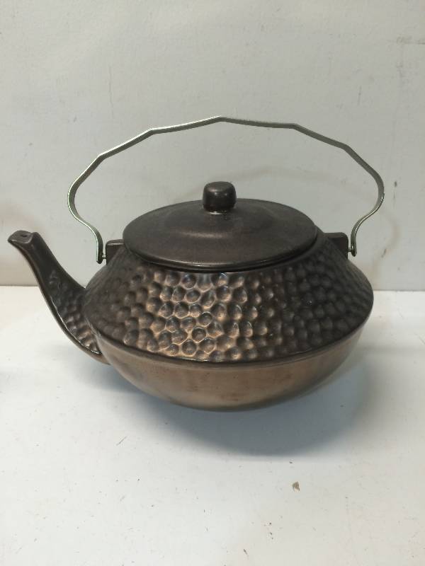 lot 13 image: Vintage McCoy Teapot Cookie Jar