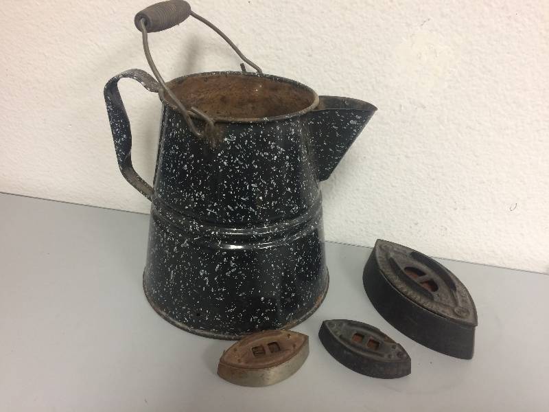 lot 23 image: Vintage Kettle and Iron Bases