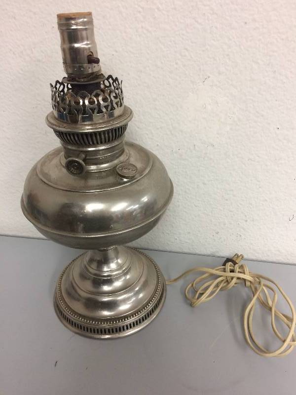 lot 35 image: Vintage Re-purposed Lantern Lamp