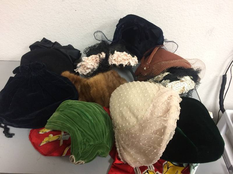 lot 44 image: Assorted Vintage Hats