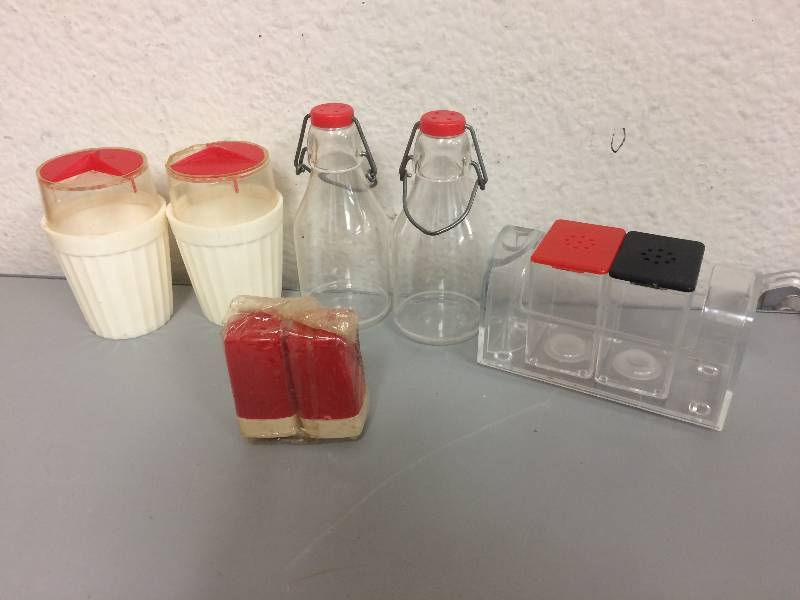 lot 52 image: Vintage SaltPepper Shakers, 11