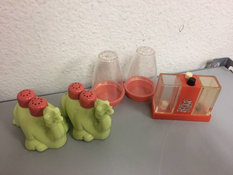lot 49 image: Vintage SaltPepper Shakers, 7
