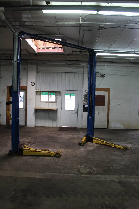 Rotary 2-Post Automotive Lift w GHS Duty