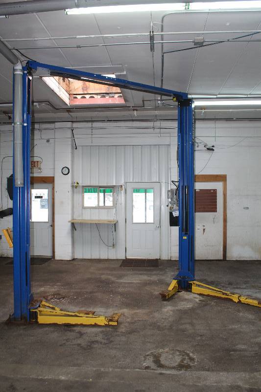 Rotary 2-Post Automotive Lift w GHS Duty